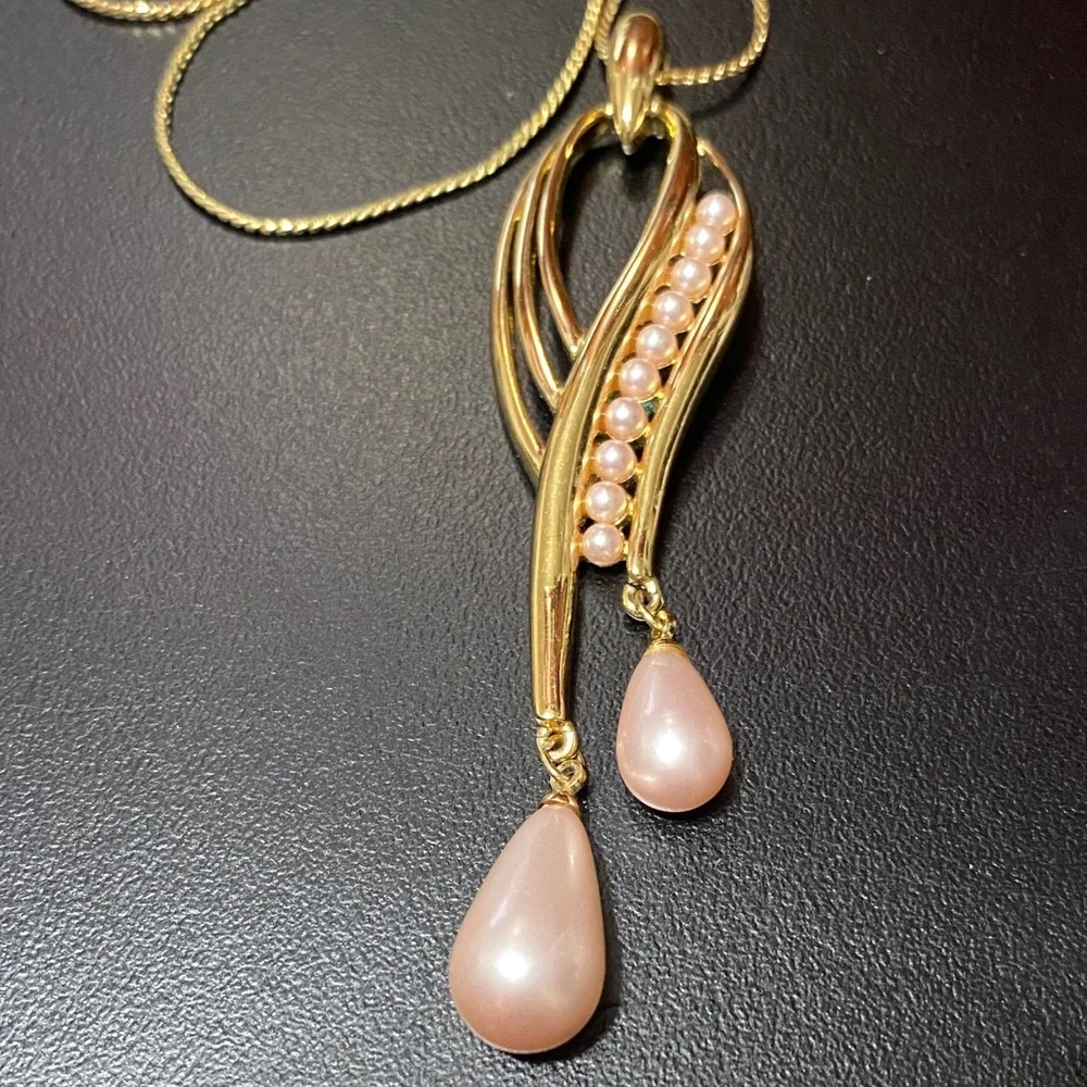 Vintage 30” Gold and Pink Pearl Pendant Necklace